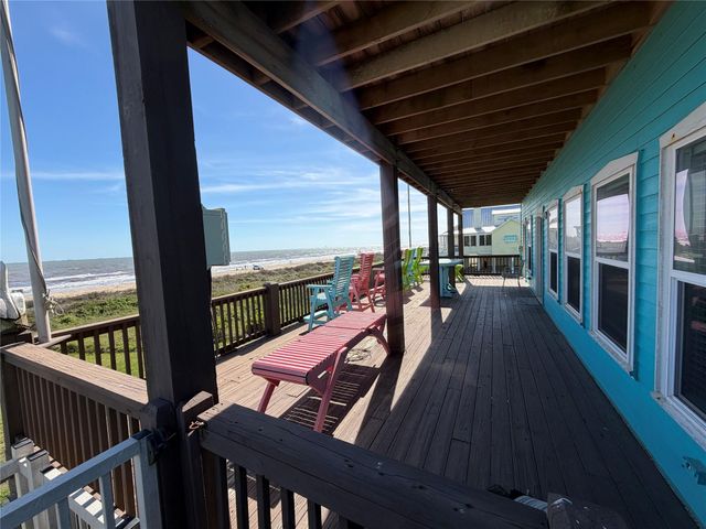 3180 Gulf Castle Drive, Crystal Beach, TX 77650