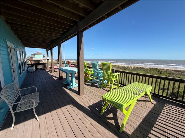 3180 Gulf Castle Drive, Crystal Beach, TX 77650
