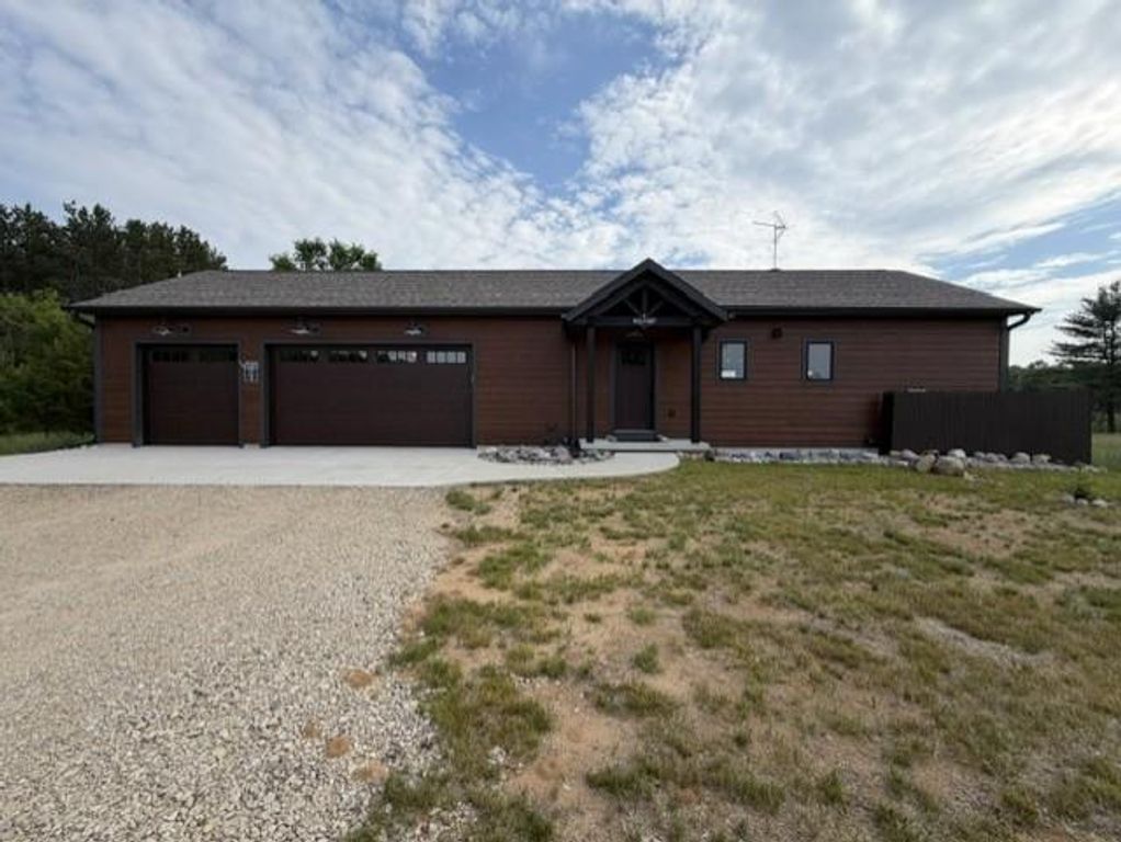 920 COUNTY ROAD GH, Wild Rose, WI 54984
