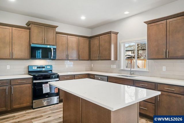 238 NW Newcastle St, Dallas, OR 97338