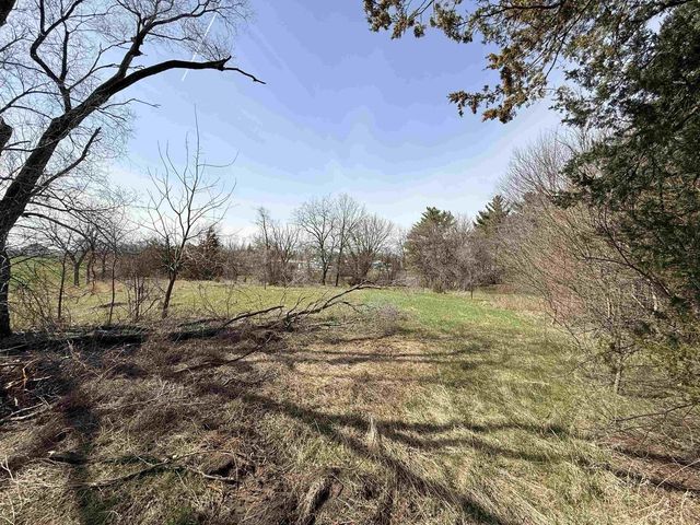 3230 S Oakhill Avenue, Janesville, WI 53546