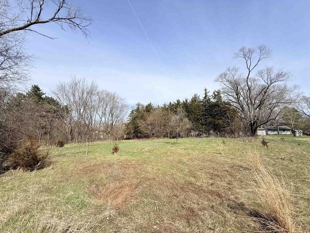 3230 S Oakhill Avenue, Janesville, WI 53546