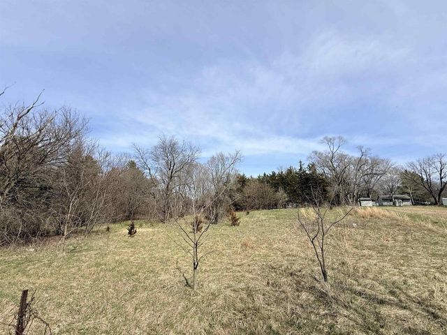 3230 S Oakhill Avenue, Janesville, WI 53546