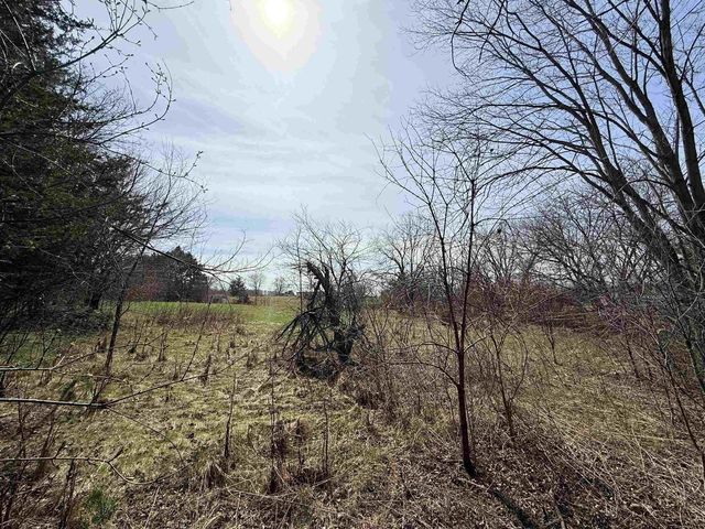 3230 S Oakhill Avenue, Janesville, WI 53546