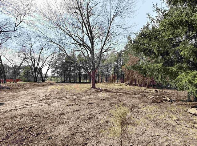 3230 S Oakhill Avenue, Janesville, WI 53546