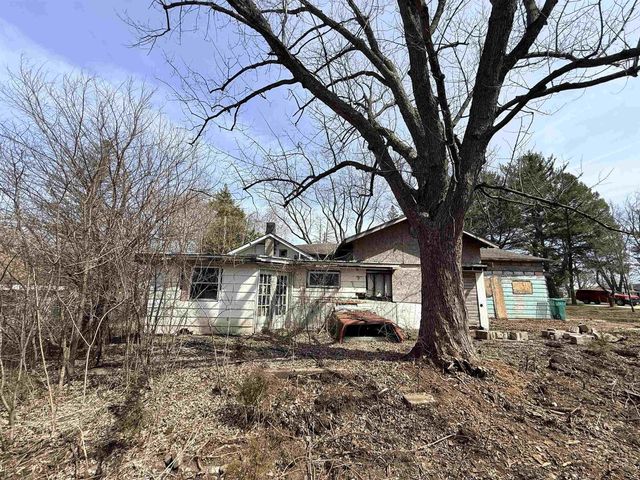 3230 S Oakhill Avenue, Janesville, WI 53546