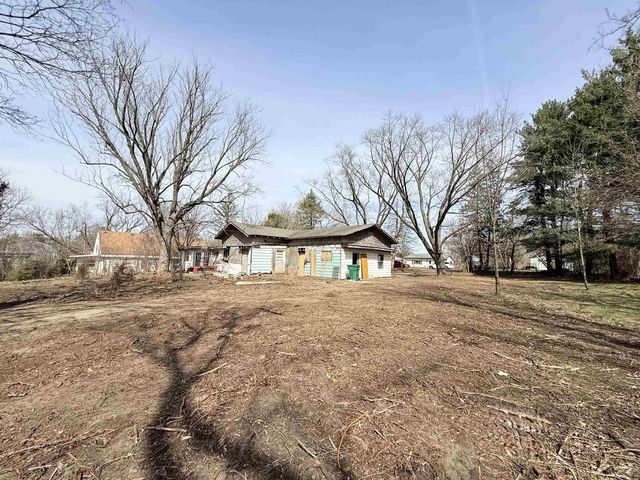 3230 S Oakhill Avenue, Janesville, WI 53546