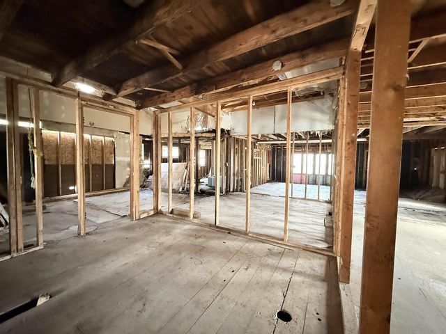 3230 S Oakhill Avenue, Janesville, WI 53546