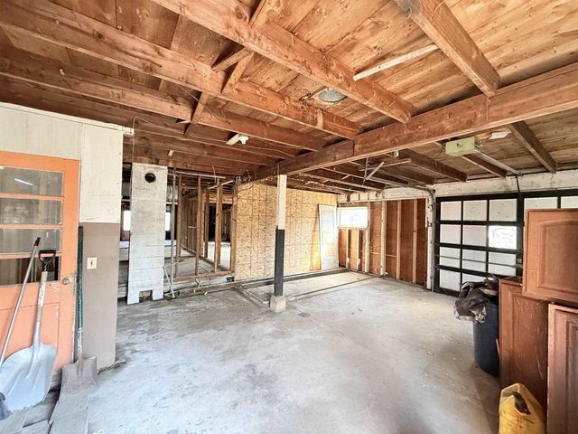 3230 S Oakhill Avenue, Janesville, WI 53546