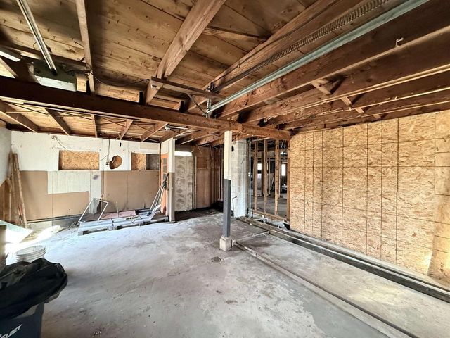 3230 S Oakhill Avenue, Janesville, WI 53546
