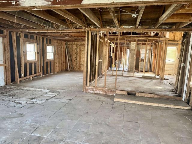 3230 S Oakhill Avenue, Janesville, WI 53546