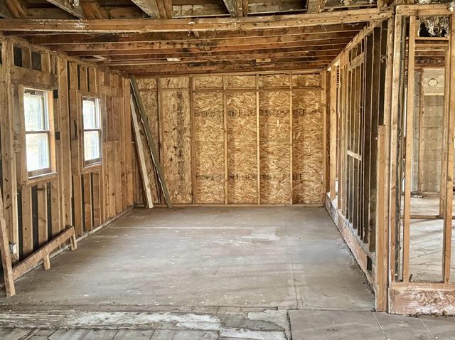3230 S Oakhill Avenue, Janesville, WI 53546