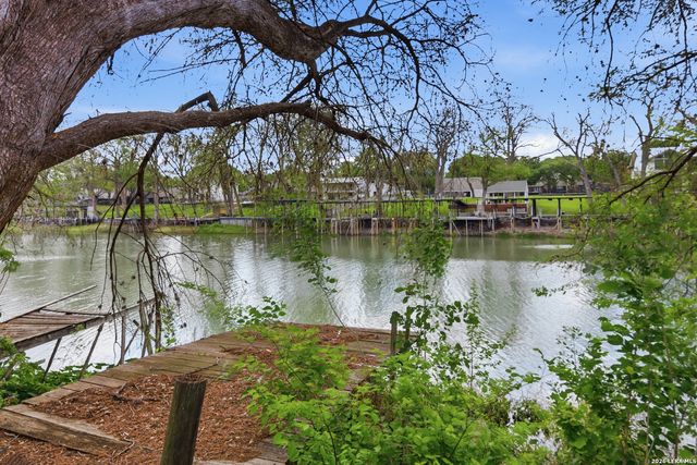 842 Burkett, Seguin, TX 78155