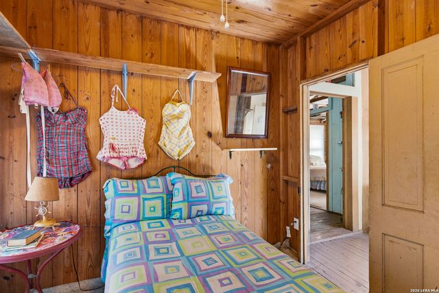 842 Burkett, Seguin, TX 78155