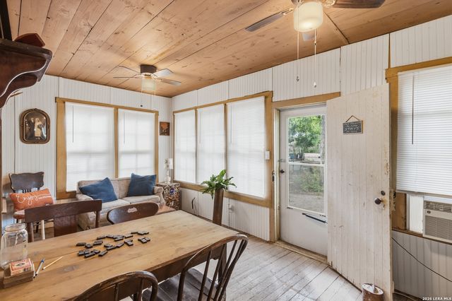 842 Burkett, Seguin, TX 78155