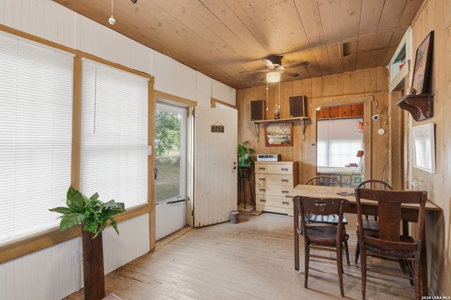 842 Burkett, Seguin, TX 78155