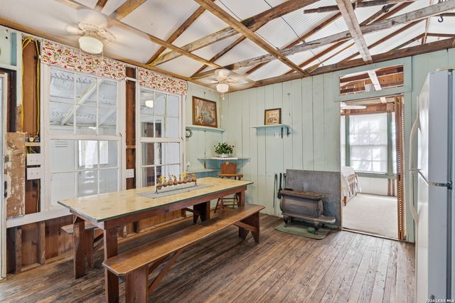 842 Burkett, Seguin, TX 78155