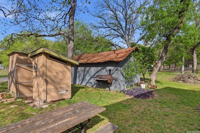 842 Burkett, Seguin, TX 78155