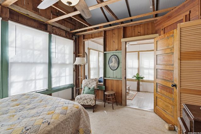 842 Burkett, Seguin, TX 78155