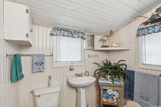 842 Burkett, Seguin, TX 78155