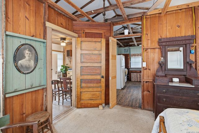 842 Burkett, Seguin, TX 78155