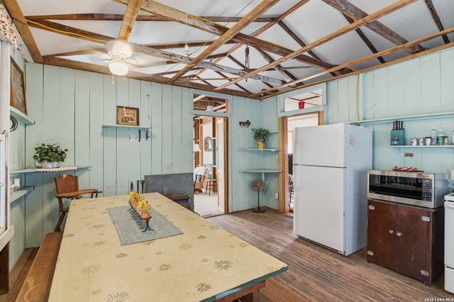 842 Burkett, Seguin, TX 78155