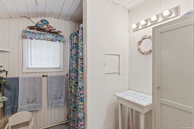 842 Burkett, Seguin, TX 78155