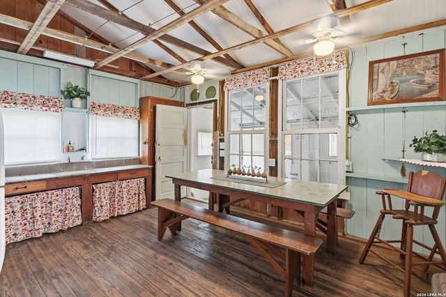 842 Burkett, Seguin, TX 78155