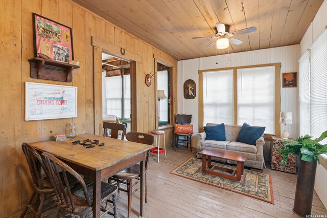 842 Burkett, Seguin, TX 78155