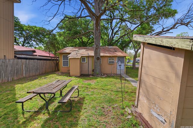 842 Burkett, Seguin, TX 78155