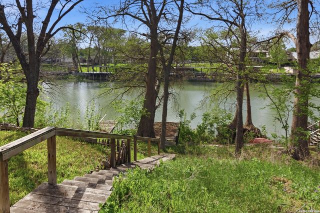 842 Burkett, Seguin, TX 78155