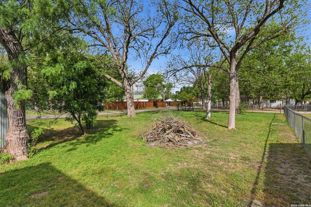 842 Burkett, Seguin, TX 78155