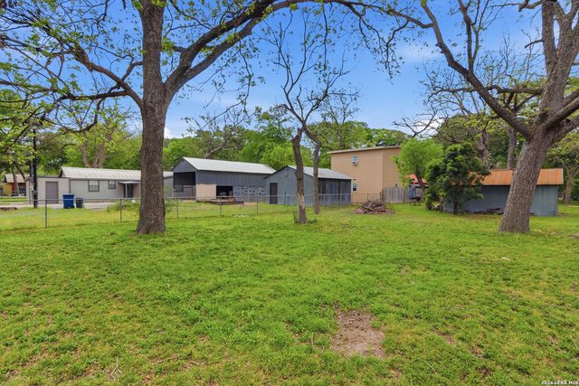 842 Burkett, Seguin, TX 78155