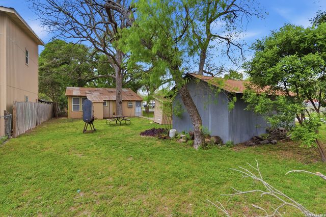 842 Burkett, Seguin, TX 78155
