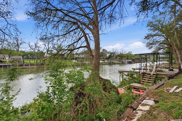 842 Burkett, Seguin, TX 78155