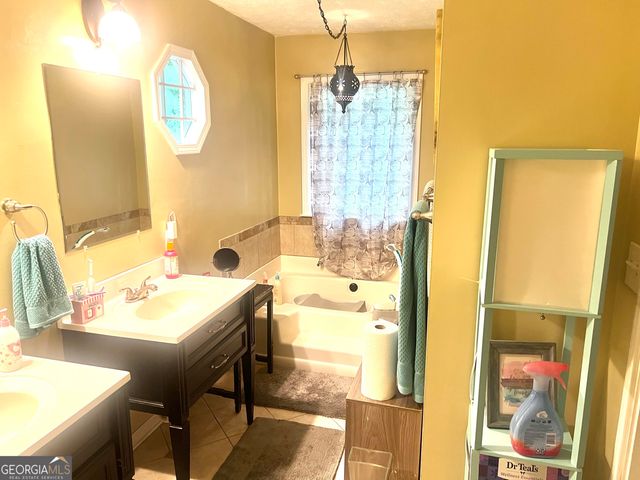 105 Flat Creek Court, Fayetteville, GA 30214
