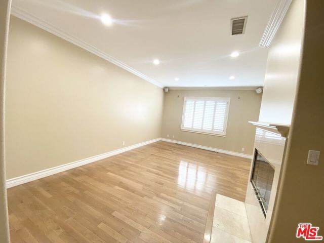5960 Topeka Drive, Los Angeles, CA 91356