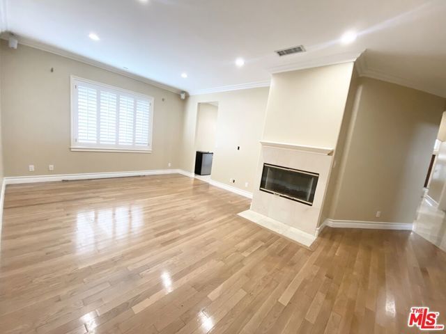 5960 Topeka Drive, Los Angeles, CA 91356