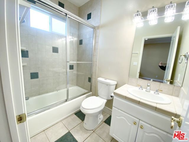 5960 Topeka Drive, Los Angeles, CA 91356