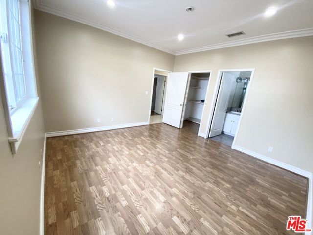 5960 Topeka Drive, Los Angeles, CA 91356