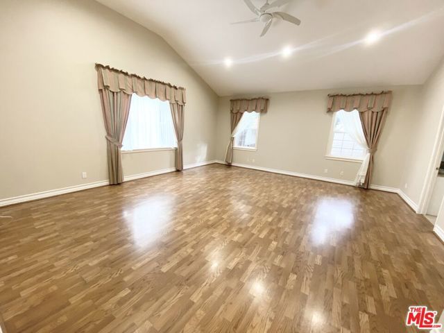 5960 Topeka Drive, Los Angeles, CA 91356