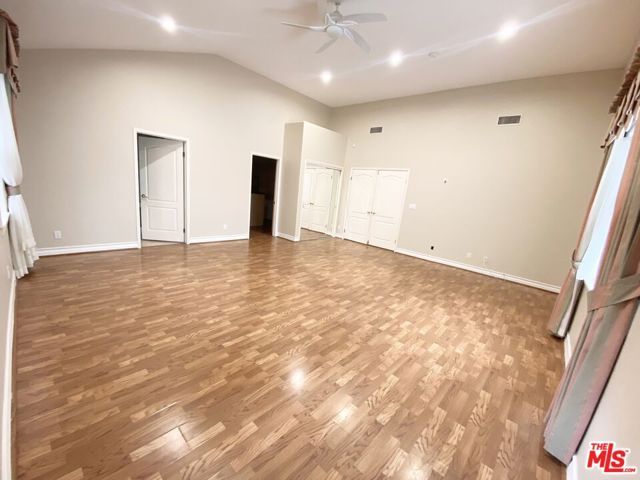 5960 Topeka Drive, Los Angeles, CA 91356