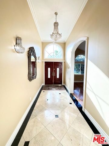 5960 Topeka Drive, Los Angeles, CA 91356