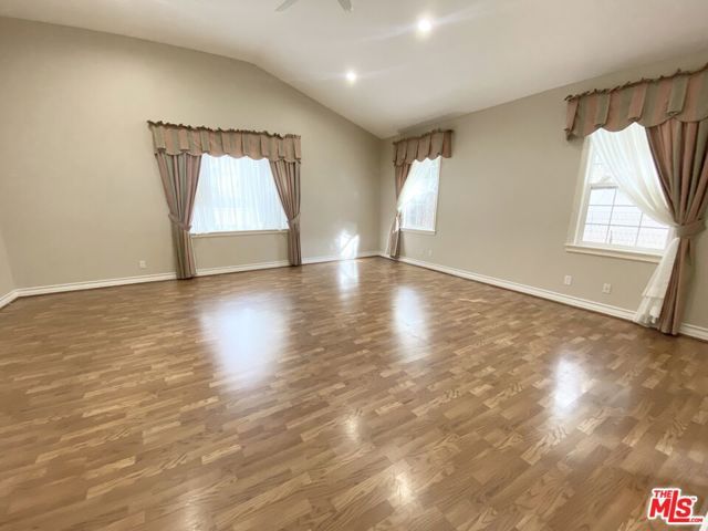 5960 Topeka Drive, Los Angeles, CA 91356