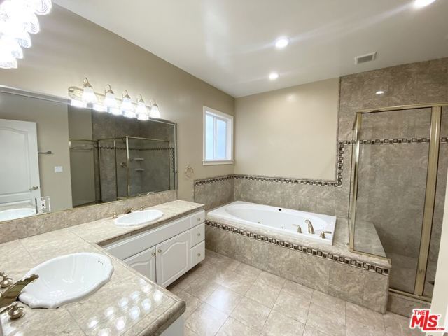 5960 Topeka Drive, Los Angeles, CA 91356