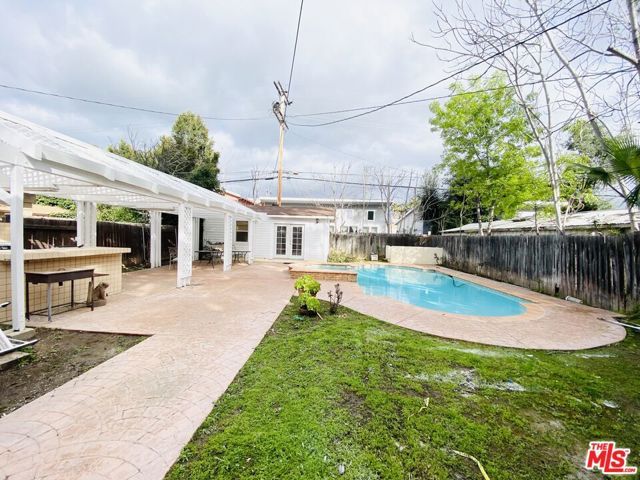 5960 Topeka Drive, Los Angeles, CA 91356
