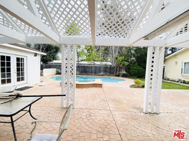 5960 Topeka Drive, Los Angeles, CA 91356