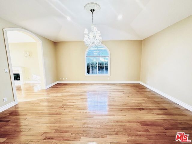 5960 Topeka Drive, Los Angeles, CA 91356