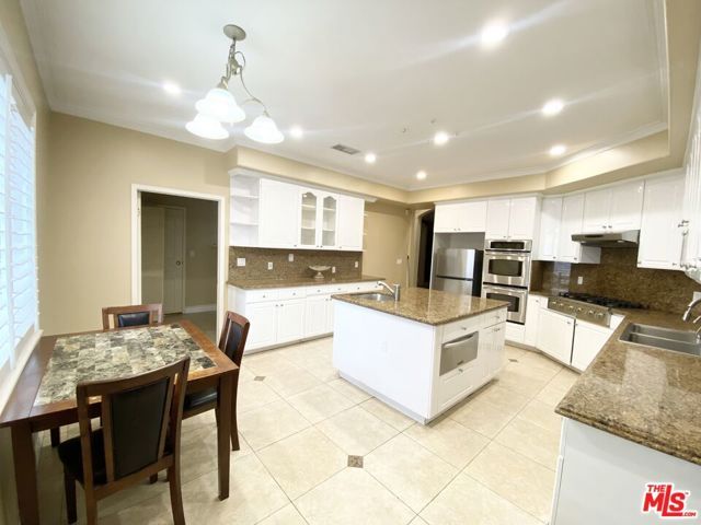 5960 Topeka Drive, Los Angeles, CA 91356