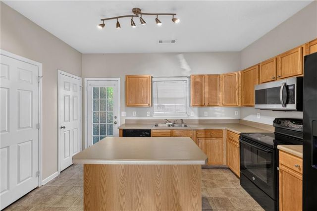 2161 Del Lago Circle NW, Kennesaw, GA 30152